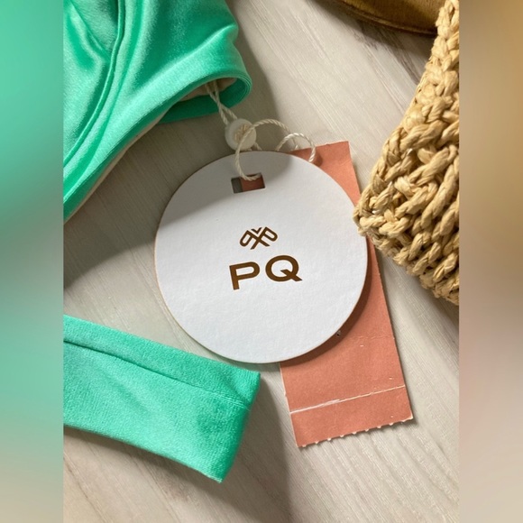 PQ Halter Underwire Emerald Bikini Top - Picture 5 of 7